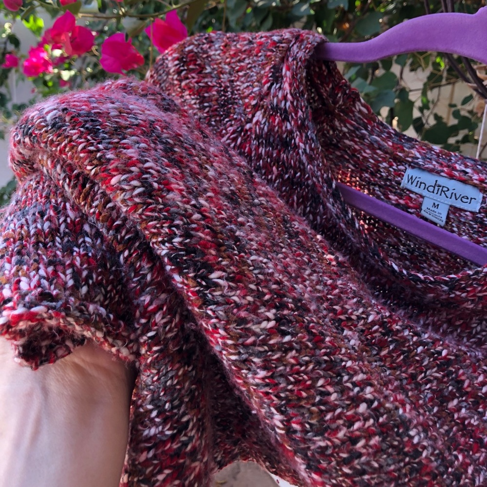 women’s medium wind River sweater. Super soft!